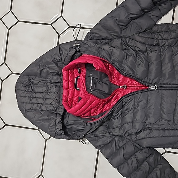 Medium, Tommy Hilfiger Hooded Packable lightweight jacket, Gray and Pink - Picture 5 of 11